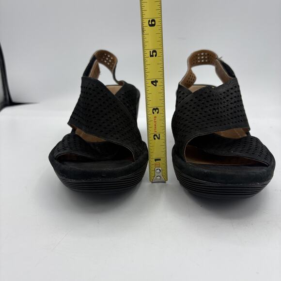 Clarks Artisan Shoes Womens Size 8.5 Black Wedge Sandals‎ Clarene Perforated - Picture 5 of 10